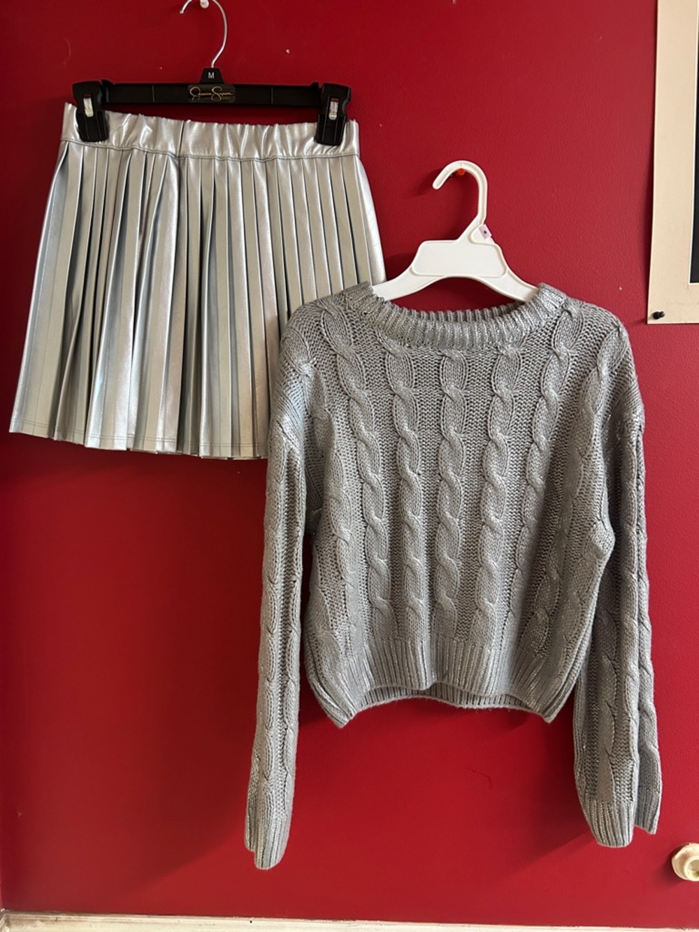 Jessica Simpson Silver Pleated Skirt & Gray Cable Knit Sweater Set size 8/10
